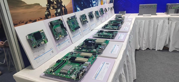 华北工控现场展出了国产化替代产品方案 华北工控现场展出了国产化替代产品方案